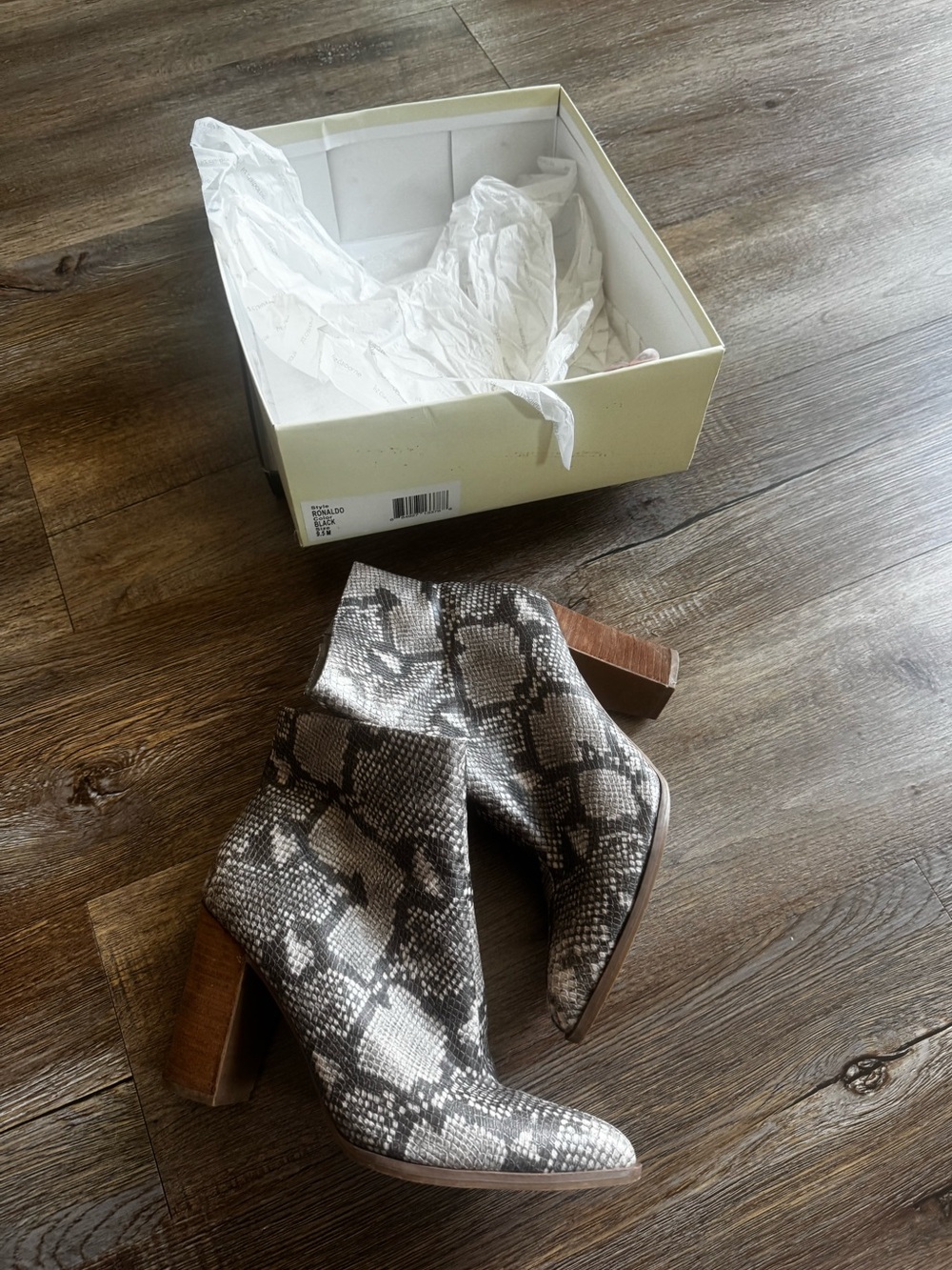 Snake-Print Pointed Toe Ankle Boots - Gray/Black